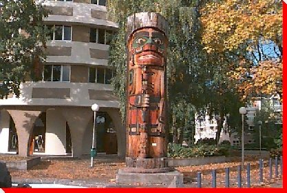 World's Largest In Diameter Totem Pole - Duncan, British Columbia